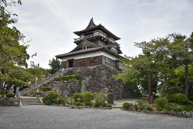 Article 'Maruoka Castle'