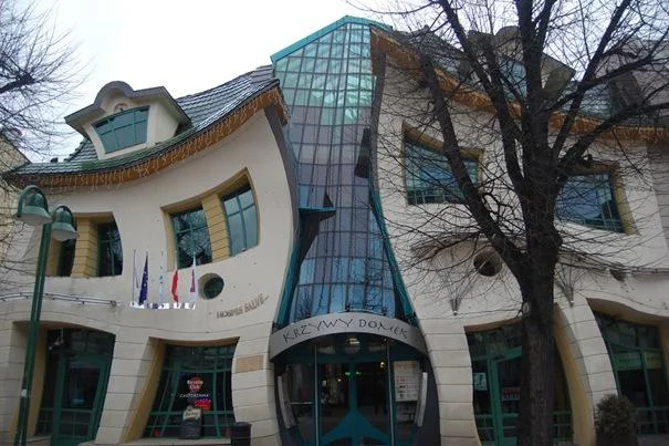 01thecrookedhousethumb-1.webp
