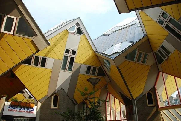09cubichousesthumb-1.webp
