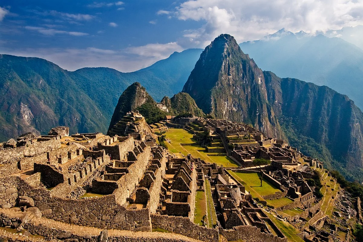 1200px-Machu_Picchu%2C_Peru.webp
