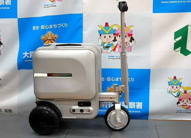 A Chinese international student's electric suitcase that was confiscated by Osaka prefectural police in Osaka's Fukushima Ward after she was stopped for riding it without a license