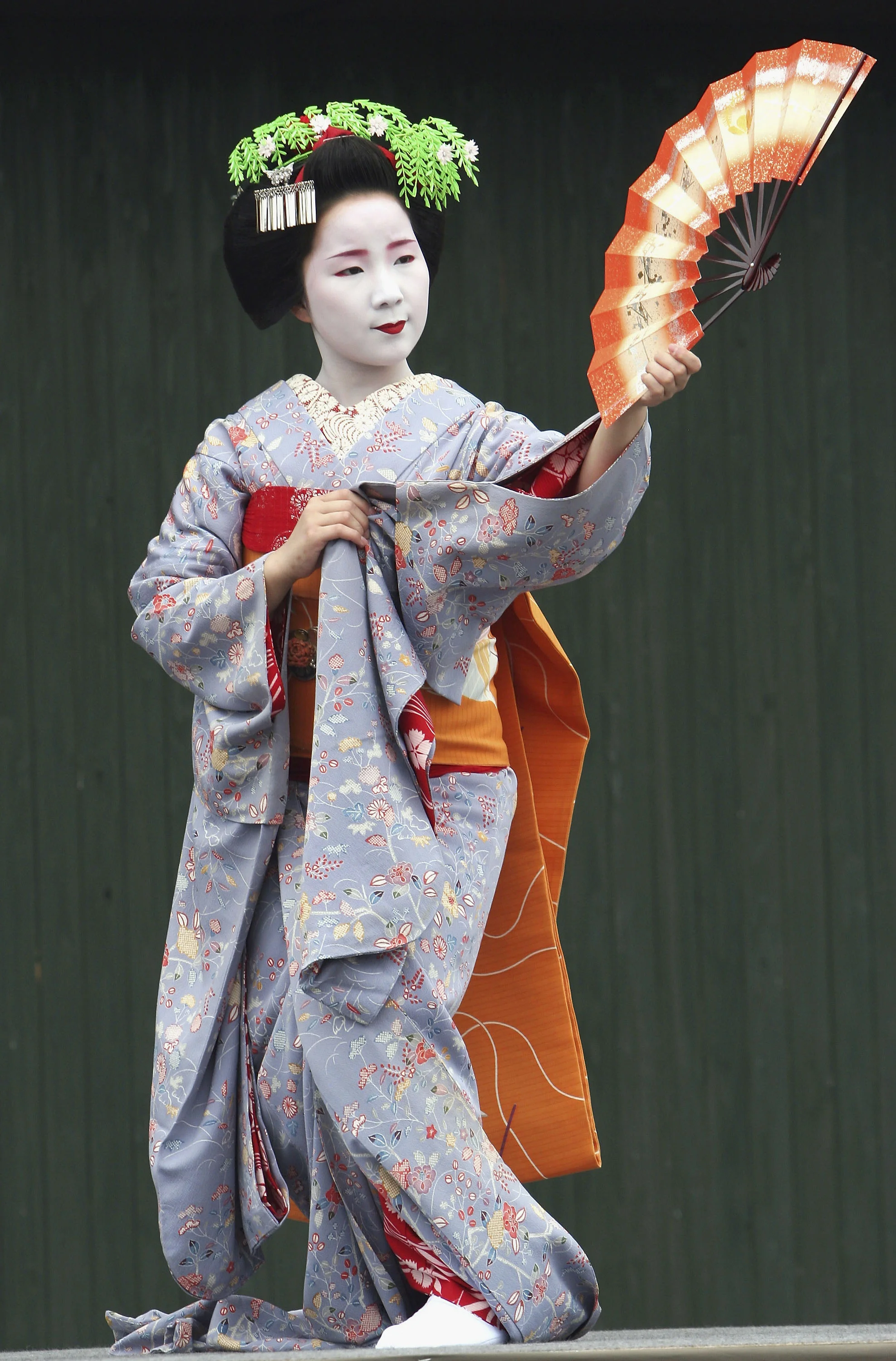 2005-8-7-geisha_dance_53030761.webp