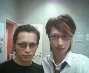 200510102el2-1.webp