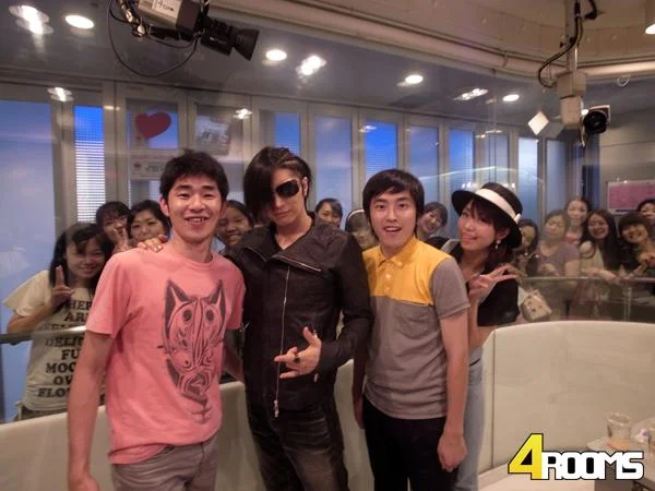 2010072902-1.webp