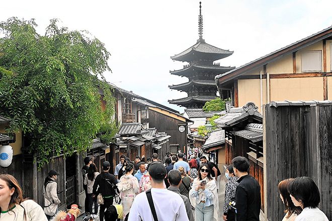 Kyoto mayor considers higher bus and subway fares for tourists