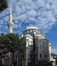 230pxTokyo_Camii_2009-1.webp