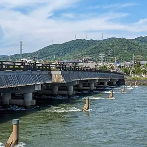 Uji
