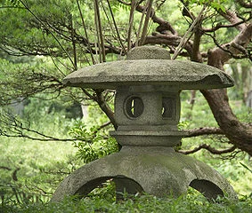 283px-HiroshimaShukkeienLantern7324.webp