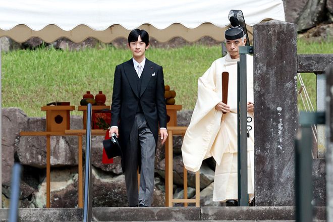 Hisahito visits ancestral sites after coming-of-age ceremonies