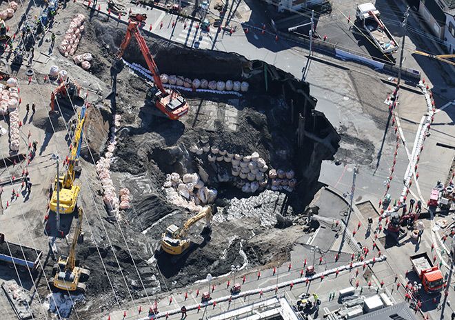 Sinkhole in Yashio