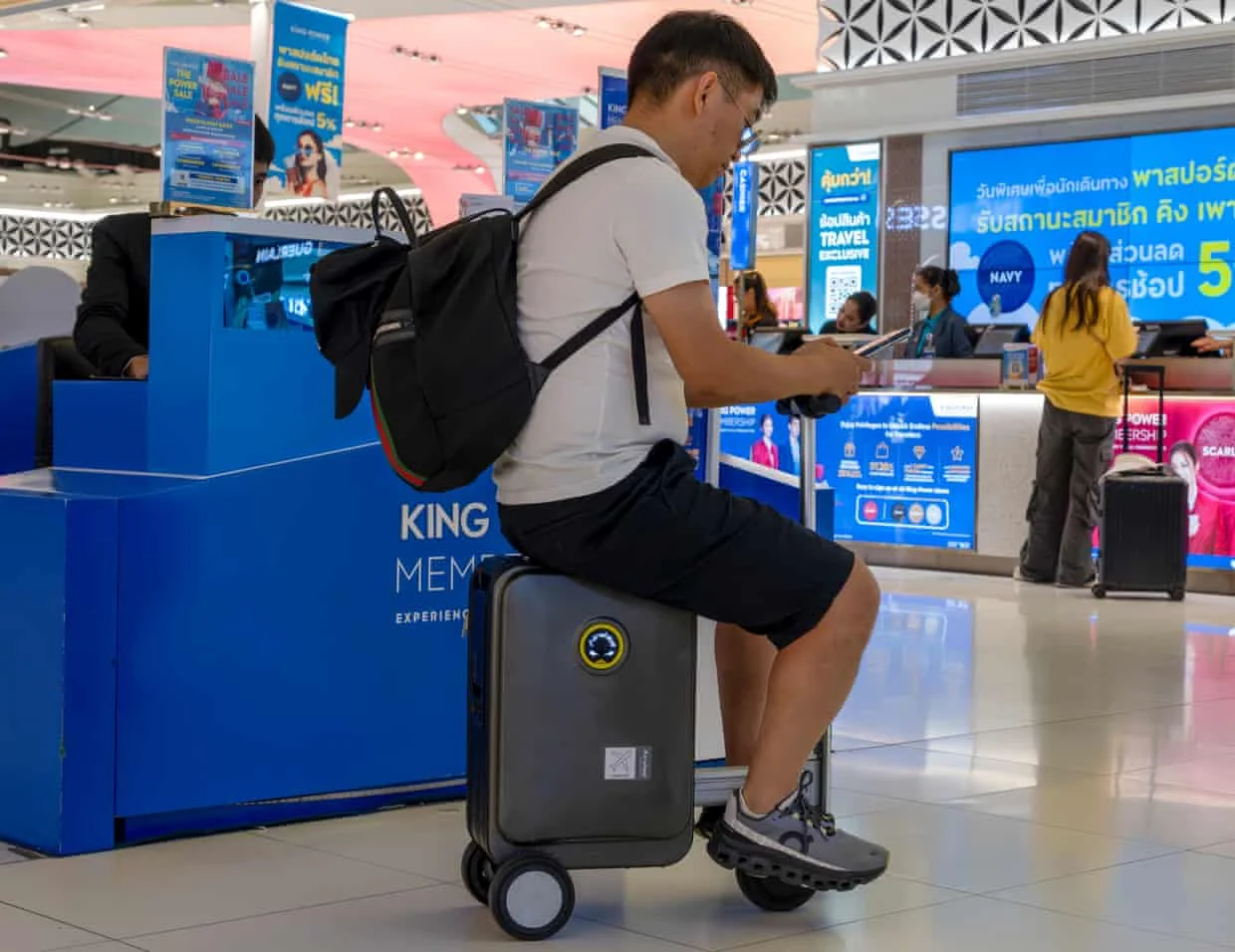 Motorised suitcase