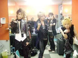 aliceninebackstagetc1-1.webp
