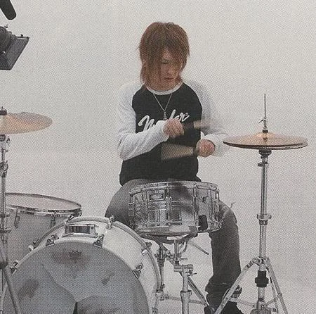 arimi_playing-1.webp