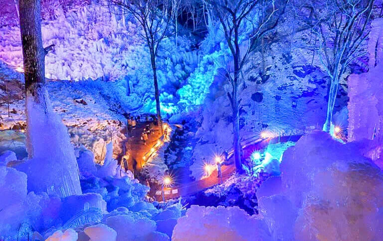 Ashigakubo Icicles (あしがくぼの氷柱)