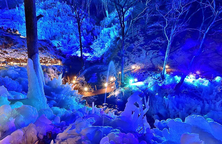 Ashigakubo Icicles (あしがくぼの氷柱)