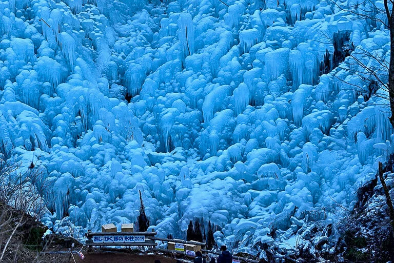 Ashigakubo Icicles (あしがくぼの氷柱)