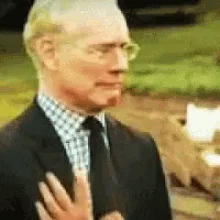 author-tim-gunn-eww-facial-expression-fkrsx80syb1cjfg9.webp