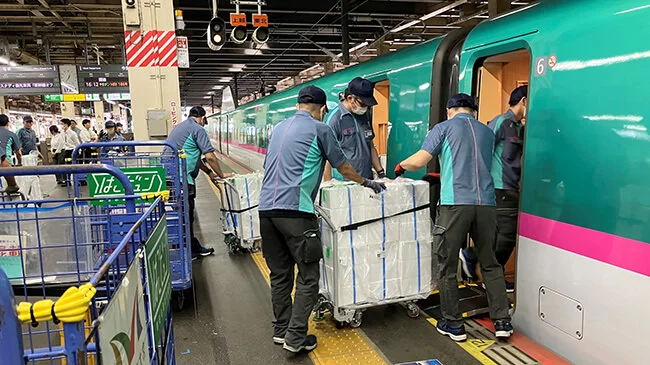 Cargo shinkansen