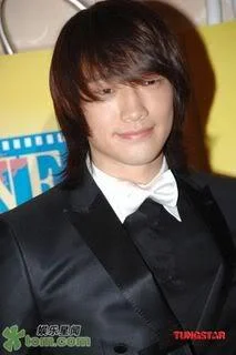 chinese_singer5-1.webp