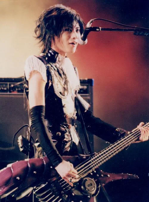 DEGtoshiya13liveskinnyarms-1.webp