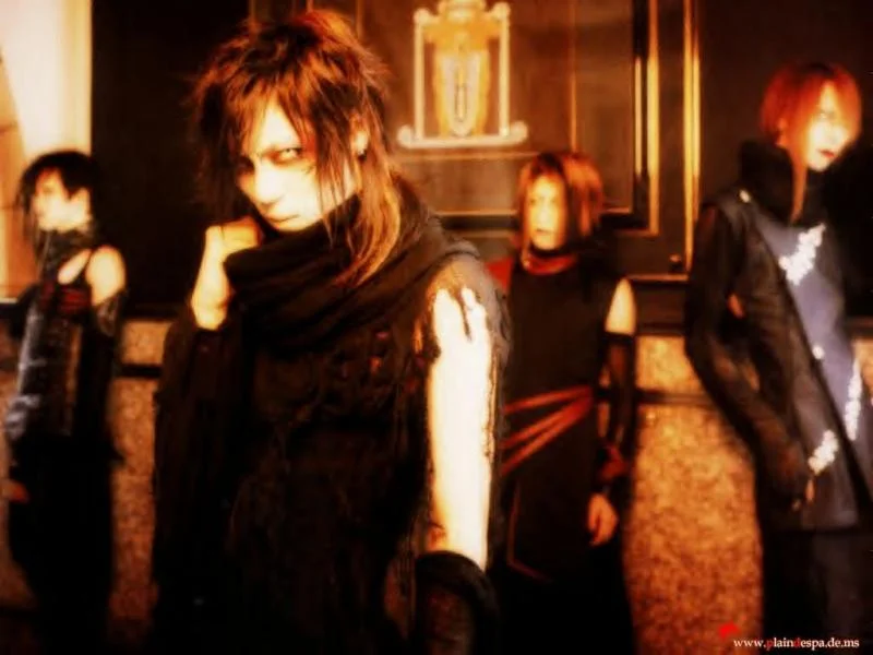 DespairsRayReddishVideoLookbigpic-1.webp