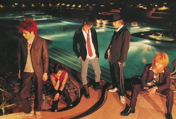 DirenGrey22-1.webp