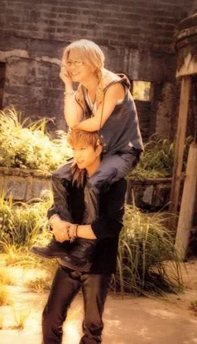 gackt_hyde1-1.webp