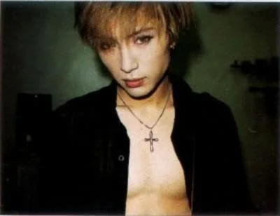 Gacktshirtundone-1.webp