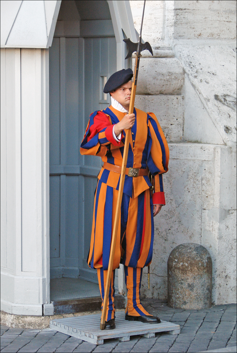 Garde_suisse_%28Vatican%29_%285994412883%29.jpg