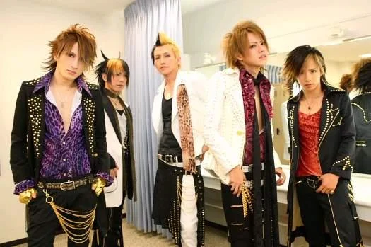 grouplivedoorsj3rp7-1.webp
