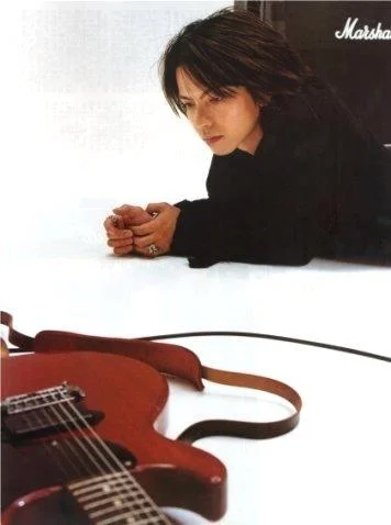 guitar_hyde2jpg-1.webp