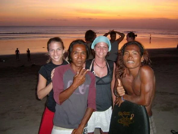 InKutaAustralianGirlswithBaliBoysjpgresi-1.webp