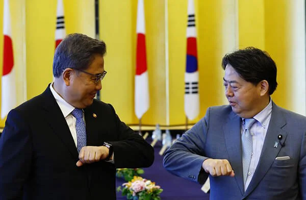 japan-southkorea-meeting.jpg