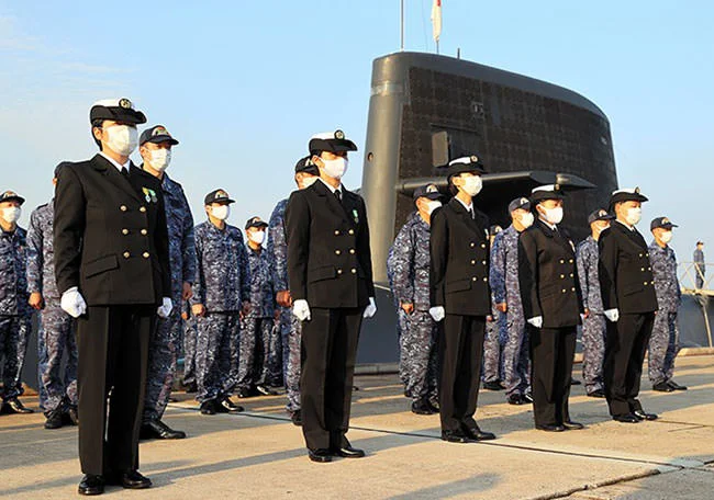 japanese-female-submarine-officers.jpg