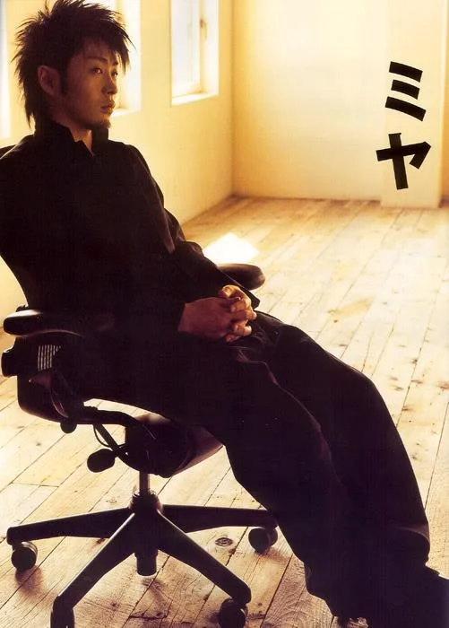 kegmxcmiyaonswivellychair-1.webp
