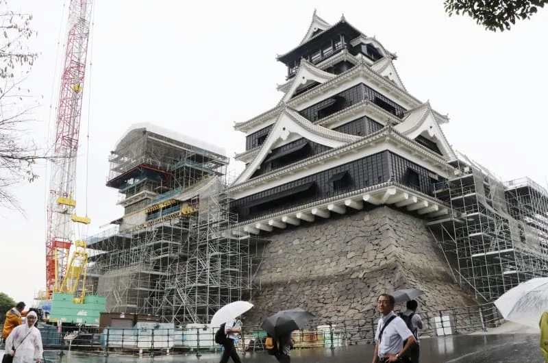 kumamoto-castle-tower renovated.jpg