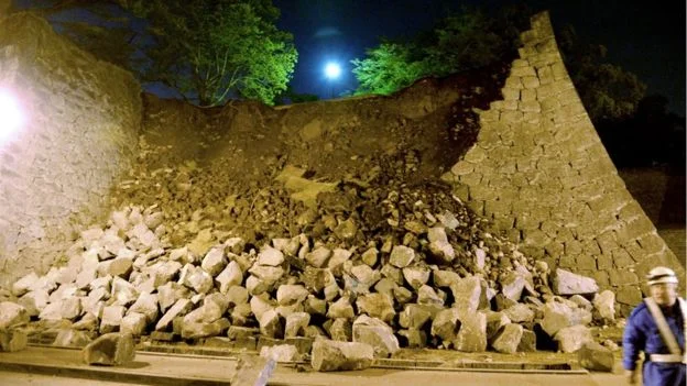 kumamoto-castle-walls-collapsed.webp