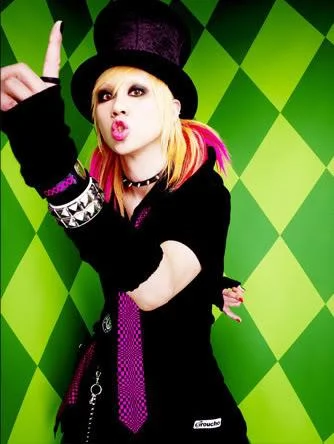 manew-1.webp