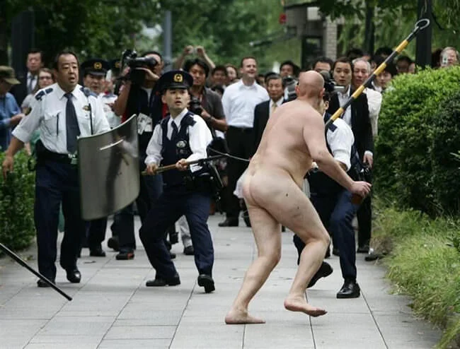 Naked Brit swimming in Imperial Moat in Tokyo