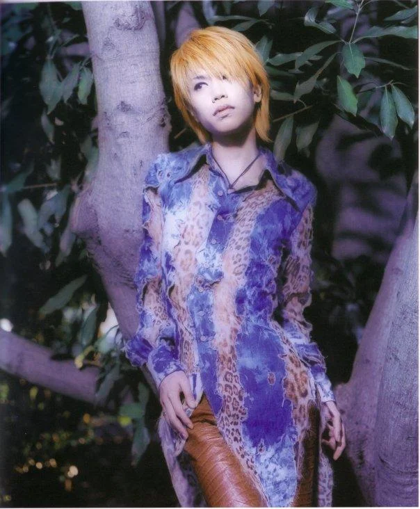 nyaaa20Shinya20na20drzewie-1.webp