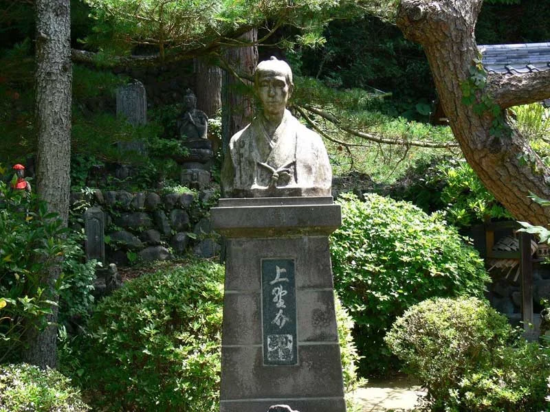 Headstone of Oguri Kōzukenosuke