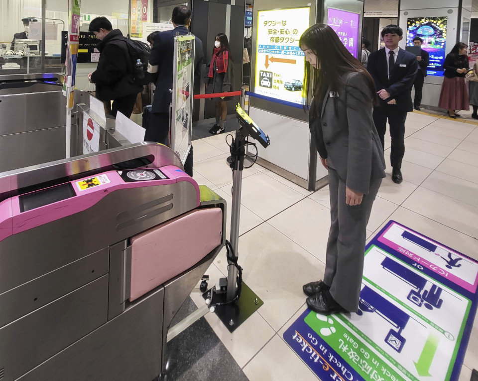 Narita airport trains to use facial recognition gates