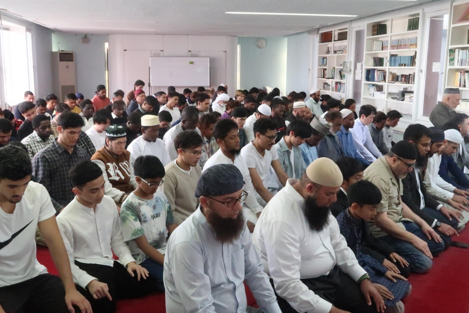 Japan's growing Muslim community faces difficulties burying their dead