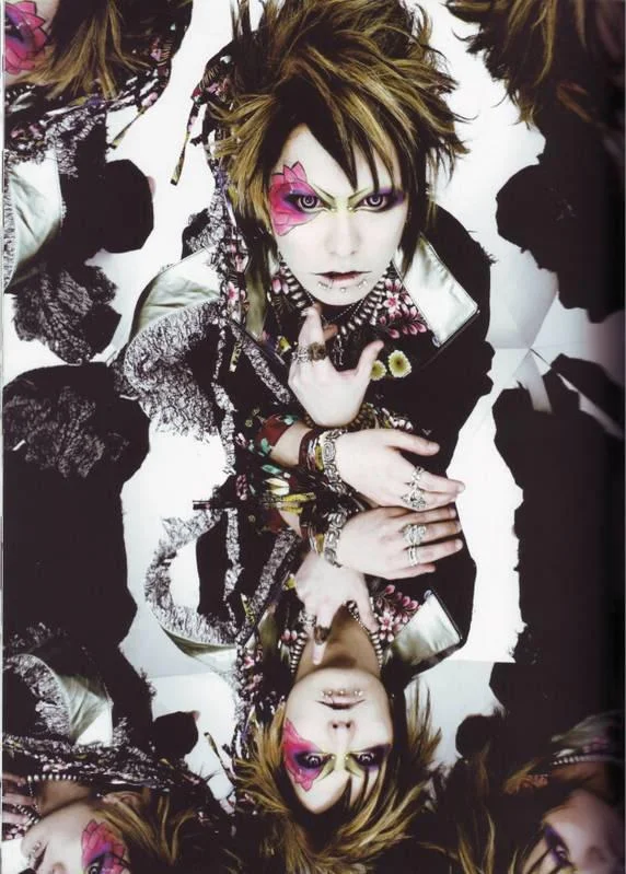 PhotobookNaitoGianism19-1.webp