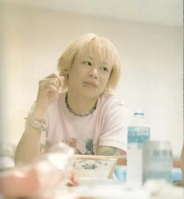 pink_shirt_kyo-1.webp