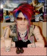 pinkhair01-1.webp