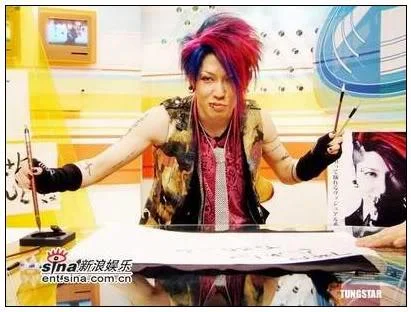 pinkhair02-1.webp