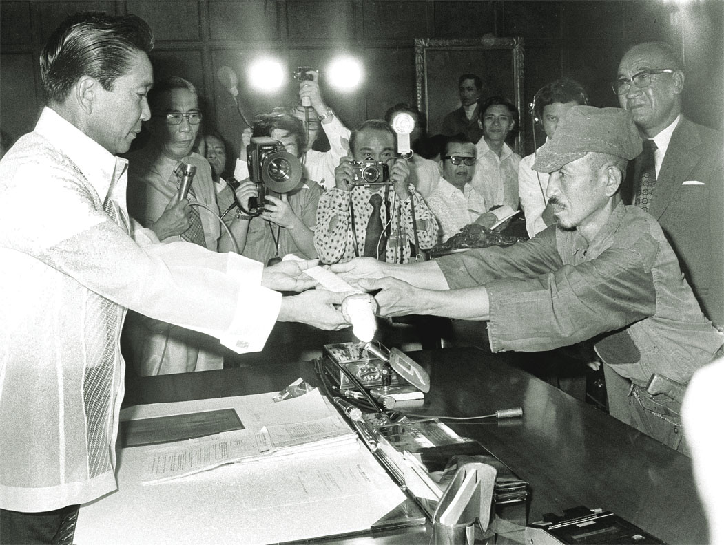 President_Marcos_and_Hiroo_Onoda.jpg