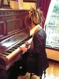 rukiplayingpiano-1.webp