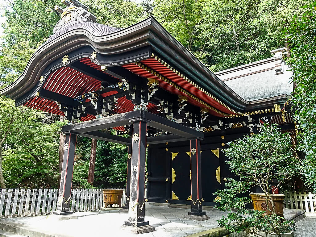 Shirahata sub-shrine (白旗神社)